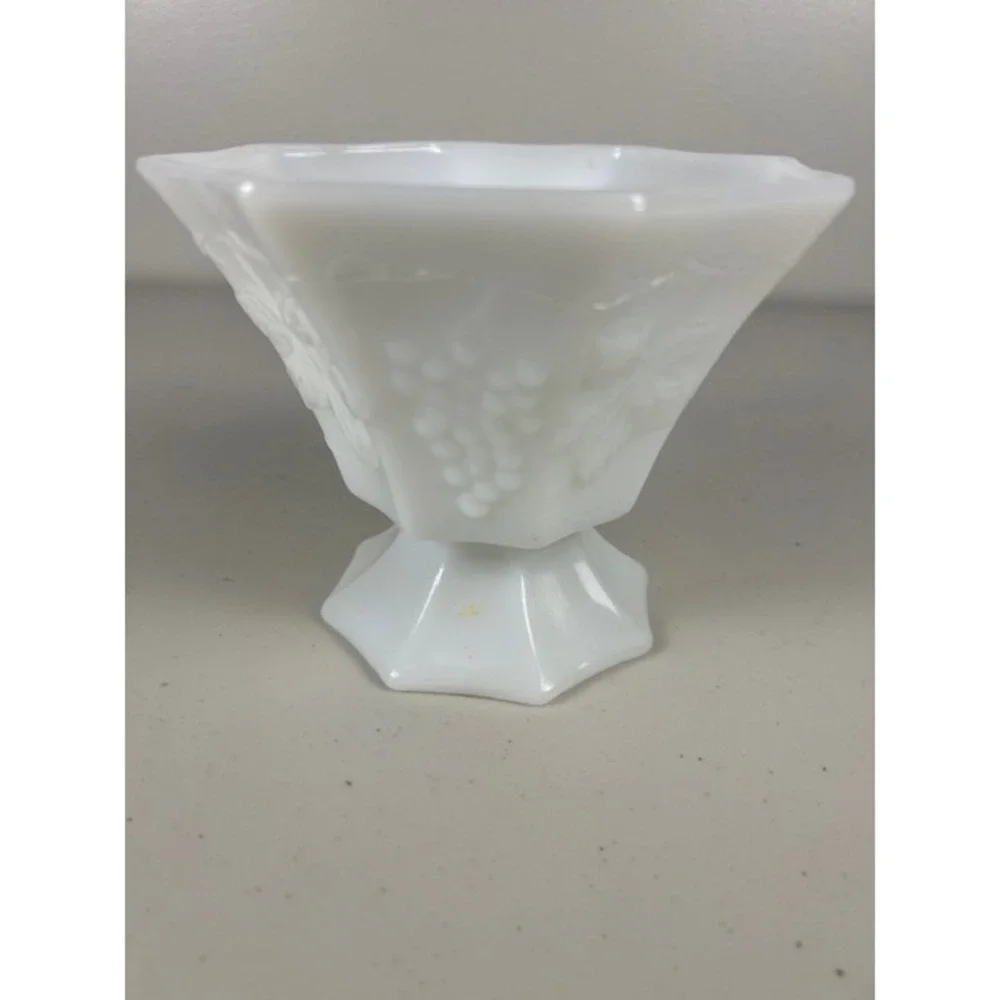 Westmoreland Milk Glass Paneled Grape Footed Compote Bowl‎ White Octagonal 4.5in